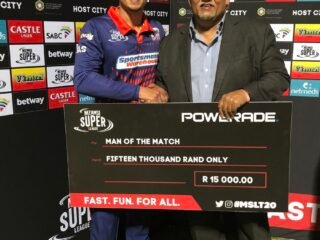De Kock smashes 93 to put Blitz into play-offs