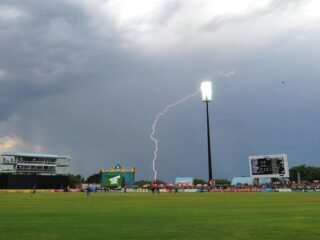 Rain Spoils Kimberly show between Knights and Warriors