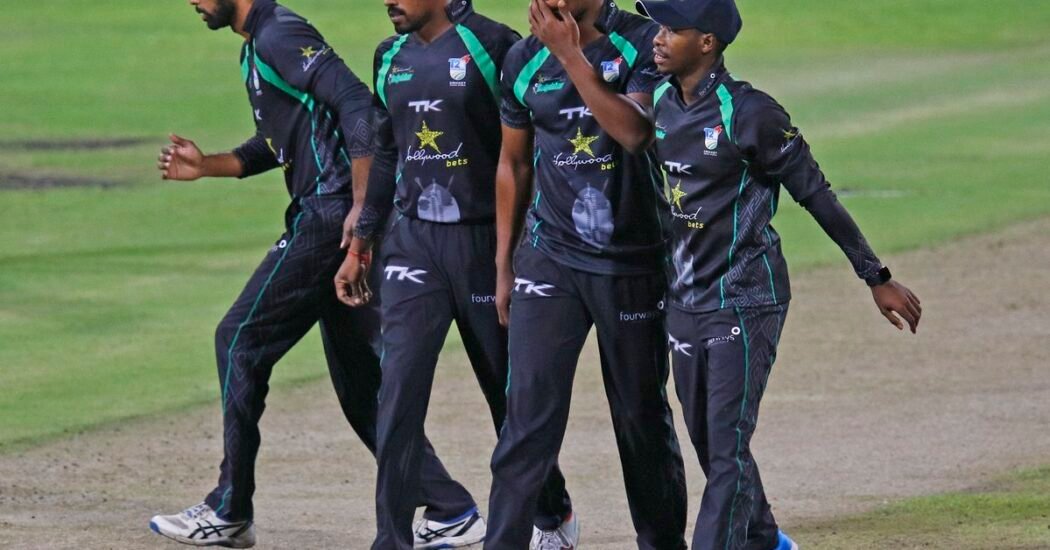Outstanding bowling by Subrayen and Dupavillon