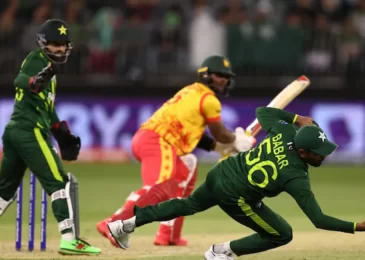 Watch: Babar Azam take stunning one-handed catch against Zimbabwe, fans in awe