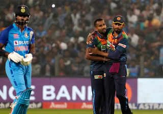 The three-match T20I series between India and Sri Lanka was tied at 1-1 heading into the final match. In the first T20I, India emerged victorious, while Sri Lanka won the second match to level the series. The second T20I, played at the Maharashtra Cricket Association stadium, saw Sri Lanka win the toss and elect to chase. They set a target of 207 runs for India, with Dasun Shanaka top scoring for Sri Lanka with an unbeaten 56, followed by 52 from Kusal Mendis and 37 from Charith Asalanka. India's bowlers managed to take six wickets, with Umran Malik and Axar Patel each claiming three. In their chase, India got off to a strong start with 65 from Axar Patel and 51 from Suryakumar Yadav. However, the Sri Lankan bowlers managed to restrict India to 190, with two wickets each for Dasun Shanaka, Kasun Rajitha, and Dilshan Madushanka. This gave Sri Lanka a 16-run victory and leveled the series at 1-1. The final T20I will now decide the outcome of the series. Both teams will be eager to claim victory in the deciding match and come out on top in the series. It promises to be an exciting conclusion to the series, with both India and Sri Lanka looking to finish on a high note. Both teams have shown strong performances in the series so far, with talented players on both sides. It will be interesting to see which team can bring their best game to the final T20I and come out as the ultimate victors.