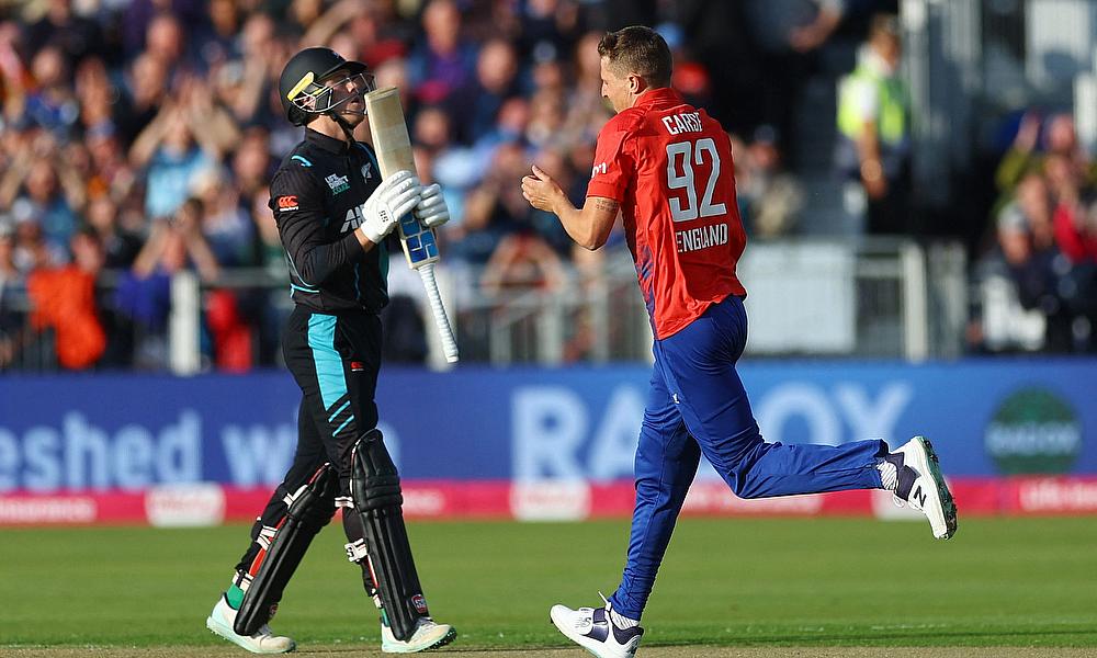 England cruise to victory over New Zealand in T20 opener