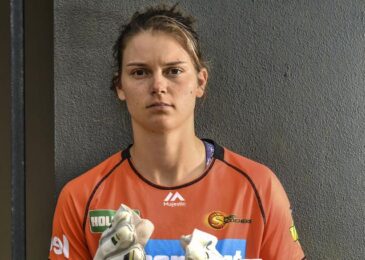 Perth Scorchers sign English international Amy Jones