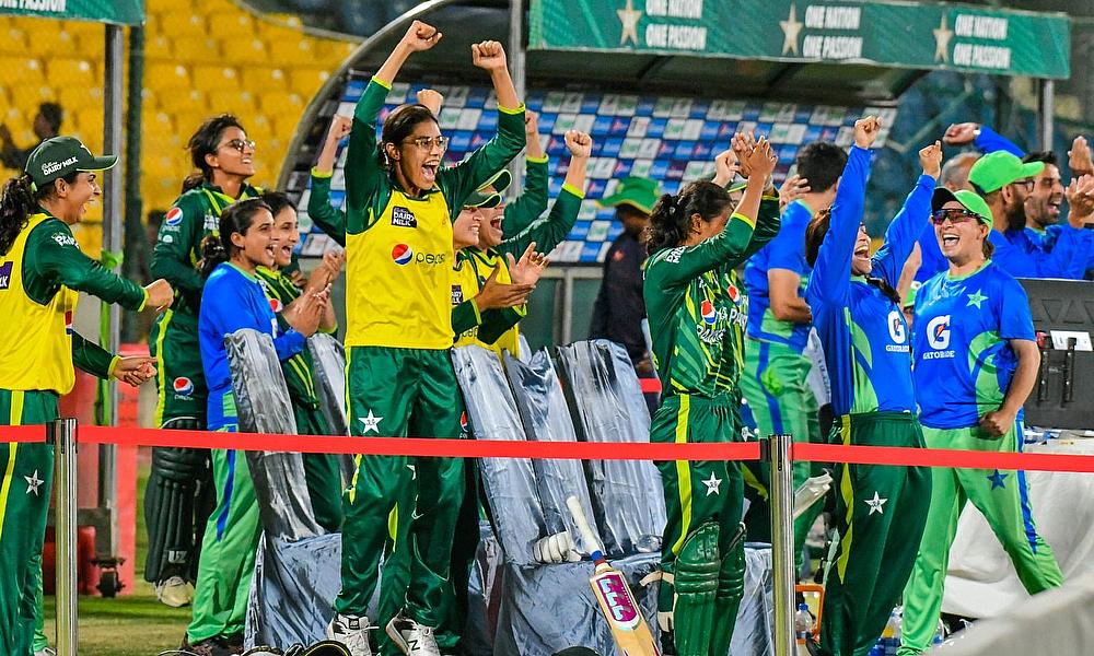 Pakistan start South Africa series with thrilling last-ball win