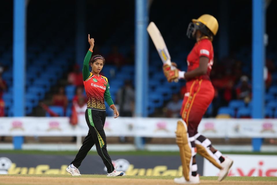 Sophie Devine's brilliance with bat and ball helps Warriors beat Knight Riders