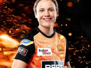 Rising star Lilly Mills signs on for two more seasons with Perth Scorchers