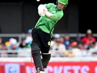 Opening batter Tom Rogers re-signs with Melbourne Stars for two years