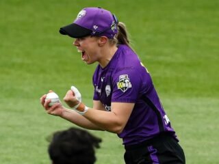 Naomi Stalenberg re-signs with Hobart Hurricanes for WBBL|09