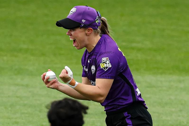 Naomi Stalenberg re-signs with Hobart Hurricanes for WBBL|09