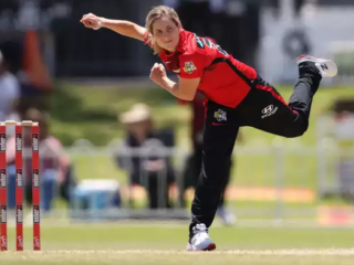 Sophie Molineux extends Renegades contract despite injury setback