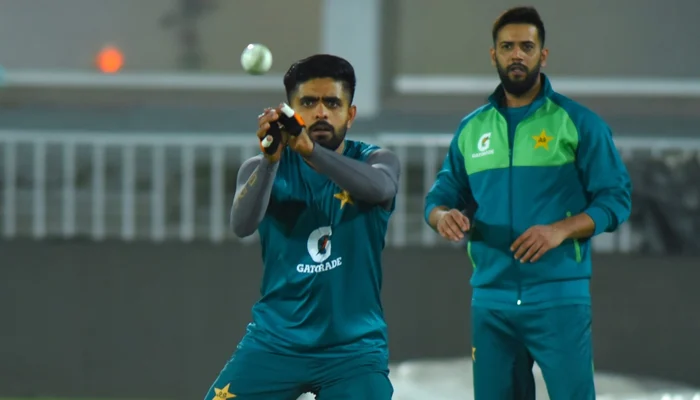 Does Imad Wasim want to play under Babar Azam's captaincy?