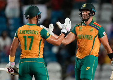 South Africa Cruises to Victory Over Ireland with Rickelton’s 76 in First T20I