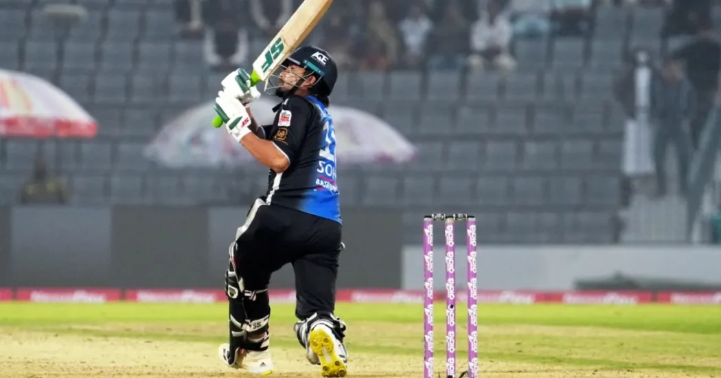 Watch: Nurul Hasan's breathtaking finish in BPL, smashes three sixes and three fours to Kyle Mayers